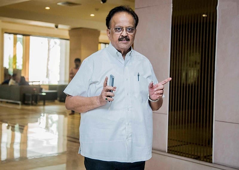 ಹಾವಿನ ದ್ವೇಷ ಹನ್ನೆರಡು ವರುಷ ಎಂದು ಎಸ್. ಪಿ. ಹಾಡಿದಾಗ ವಿಷ್ಣುವರ್ಧನ್ ರಾಮಾಚಾರಿಯಾಗಿಬಿಟ್ಟರು. ಸ್ನೇಹದ ಕಡಲಲ್ಲಿ ಎಂದು ಹಾಡಿದಾಗ ಶ್ರೀನಾಥ್ ಗರಿಗೆದರಿಬಿಟ್ಟರು. ಎಲ್ಲಿರುವೇ ಮನವ ಕಾಡುವ ರೂಪಸಿಯೇ ಎಂದು ಅನಂತ್ ನಾಗ್ ಆಕಾಶಕ್ಕೆ ಹಾರಿದರು. ನಲಿವಾ ಗುಲಾಬಿ ಹೂವೆ ಎಂದು ಶಂಕರ್ ಭಾವಸ್ಥರಾದರು. ದಕ್ಷಿಣ ಭಾರತದ ರಜ