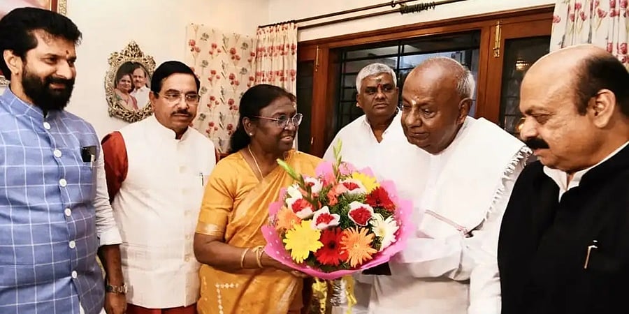 ರಾಷ್ಟ್ರಪತಿ ಚುನಾವಣೆ: ಮಾಜಿ ಪ್ರಧಾನಿ ದೇವೇಗೌಡರನ್ನು ಭೇಟಿ ಮಾಡಿದ ದ್ರೌಪದಿ ಮುರ್ಮು