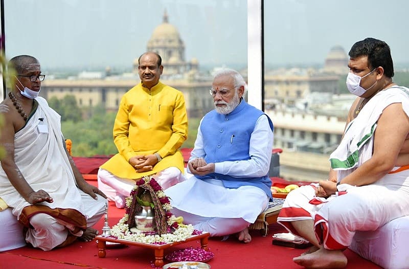 ಇಂದು ದೆಹಲಿಯ ನೂತನ ಸಂಸತ್ತು ಭವನದಲ್ಲಿ ನಡೆದ ರಾಷ್ಟ್ರೀಯ ಲಾಂಛನ ಅನಾವರಣದ ಪೂಜೆ