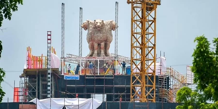 ರಾಷ್ಟ್ರ ಲಾಂಛನದಲ್ಲಿ ಉಗ್ರಾವತರಾದ ಸಿಂಹಗಳು: ಪ್ರತಿಪಕ್ಷಗಳು, ಸಾಮಾಜಿಕ ಹೋರಾಟಗಾರ ಆಕ್ಷೇಪ
