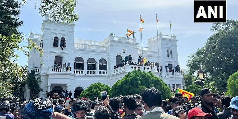 ವಿರೋಧದ ನಡುವೆಯೂ ಹಂಗಾಮಿ ಅಧ್ಯಕ್ಷರಾಗಿ ವಿಕ್ರಮಸಿಂಘೆ ಆಯ್ಕೆ: ಭುಗಿಲೆದ್ದ ಆಕ್ರೋಶ, ಪ್ರಧಾನಿ ನಿವಾಸಕ್ಕೆ ಮುತ್ತಿಗೆ!