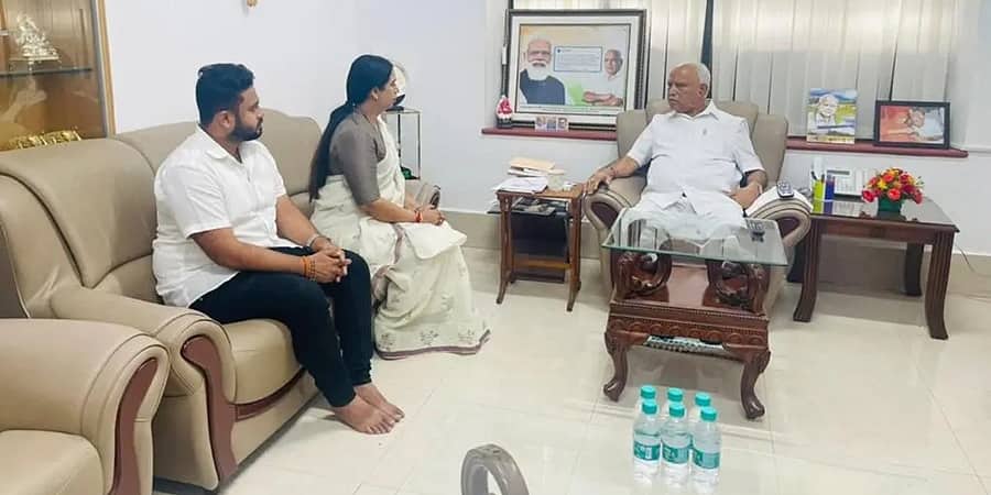 ಕುತೂಹಲ ಕೆರಳಿಸಿದ ಲಕ್ಷ್ಮೀ ಹೆಬ್ಬಾಳ್ಕರ್, ಬಿಎಸ್ ಯಡಿಯೂರಪ್ಪ ಭೇಟಿ