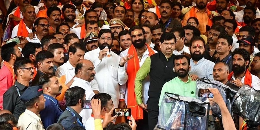 ಶಿಂಧೆ ಬಣ ಸೇರಿದ ಶಿವಸೇನೆ ವಕ್ತಾರೆ ಶೀತಲ್ ಮ್ಹಾತ್ರೇ: ಬಂಡಾಯ ಗುಂಪಿನೊಂದಿಗೆ ಸಂಬಂಧ ಸರಿಪಡಿಸಿಕೊಳ್ಳಲು ಉದ್ಧವ್ ಗೆ ಸಂಸದರ ಸಲಹೆ!