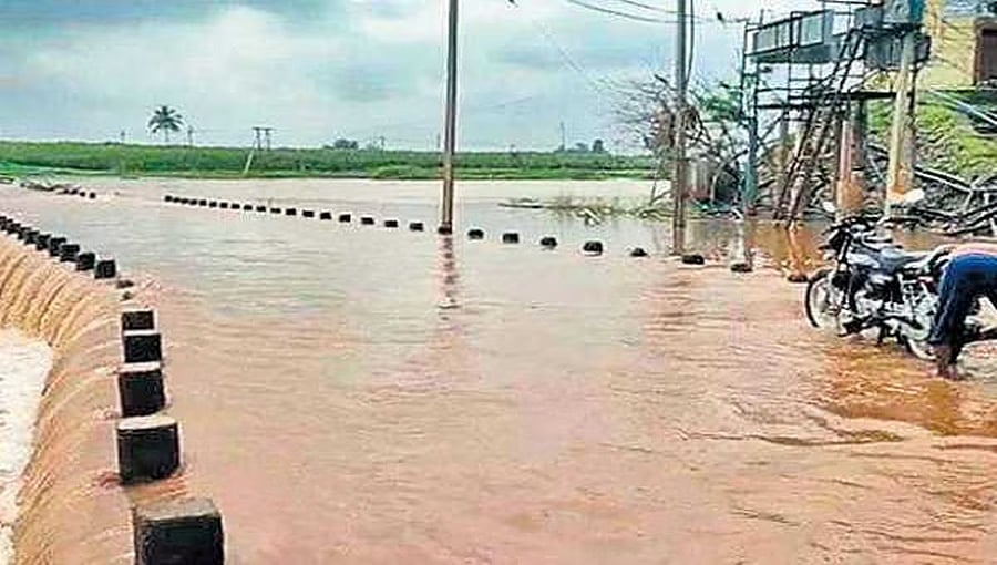 ಬೆಳಗಾವಿಯಲ್ಲಿ ವರುಣನ ಆರ್ಭಟ: ಹೆದ್ದಾರಿ ಜಲಾವೃತ, ಮನೆಗಳಿಗೆ ನುಗ್ಗಿದ ನೀರು!