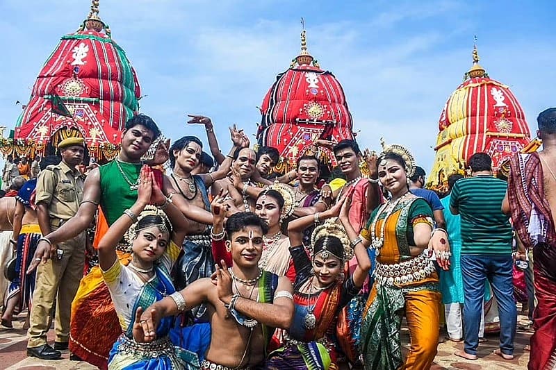 ರಾಷ್ಟ್ರಪತಿ ರಾಮ್ ನಾಥ್ ಕೋವಿಂದ್, ಪ್ರಧಾನಿ ನರೇಂದ್ರ ಮೋದಿ, ಒಡಿಶಾ ರಾಜ್ಯಪಾಲ ಗಣೇಶಿ ಲಾಲ್, ಮುಖ್ಯಮಂತ್ರಿ ನವೀನ್ ಪಟ್ನಾಯಕ್ ಸೇರಿದಂತೆ ಹಲವು ಗಣ್ಯರು ಈ ಸಂದರ್ಭದಲ್ಲಿ ಜನತೆಗೆ ಶುಭಾಶಯ ಕೋರಿದರು.