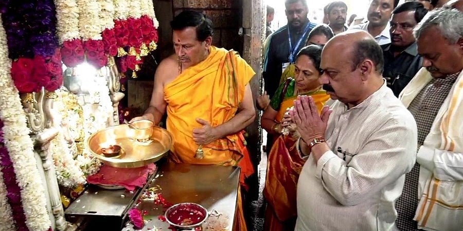 ಮೈಸೂರು ಪ್ರವಾಸೋದ್ಯಮ ಕೇಂದ್ರ ಸ್ಥಾಪನೆಗೆ ಆದೇಶ, ಈ ಬಾರಿ ಅದ್ಧೂರಿ ದಸರಾ: ಚಾಮುಂಡೇಶ್ವರಿ ದರ್ಶನ ಪಡೆದ ಸಿಎಂ ಬೊಮ್ಮಾಯಿ