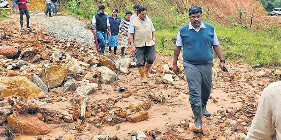 ಮಡಿಕೇರಿಯ 2ನೇ ಮೊಣ್ಣಂಗೇರಿ ಗ್ರಾಮದಲ್ಲಿ ಮತ್ತೆ ಭೂಕುಸಿತ: ಭಾರೀ ಶಬ್ದಕ್ಕೆ ಬೆಚ್ಚಿದ ಗ್ರಾಮಸ್ಥರು