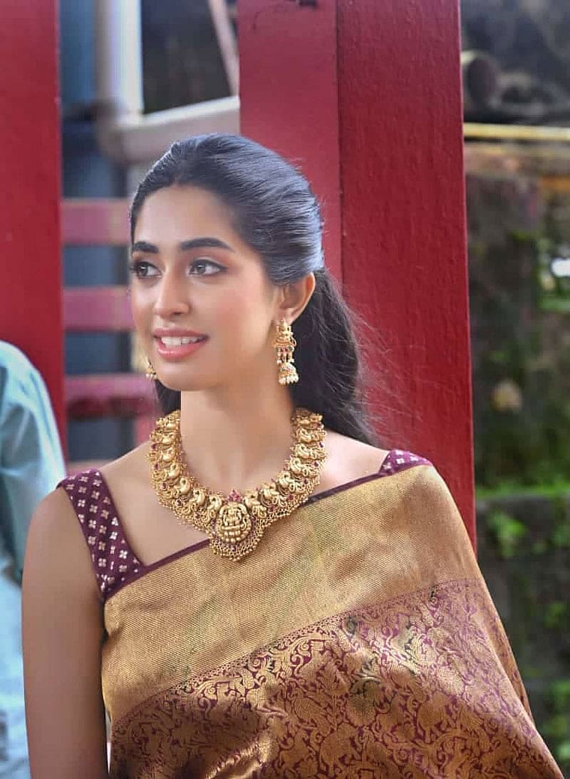 ಉಡುಪಿ ಜಿಲ್ಲೆಯ ಬೆಳ್ಳಂಪಳ್ಳಿ ಮೂಲದವರಾಗಿರುವ ಸಿನಿ ಶೆಟ್ಟಿ, ಮಿಸ್ ಇಂಡಿಯಾ ಆಗಿ ಆಯ್ಕೆಯಾದ ಬಳಿಕ ಪ್ರಥಮ ಬಾರಿಗೆ ತವರಿಗೆ ಆಗಮಿಸಿದ್ದಾರೆ.