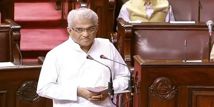 ರಾಜ್ಯಸಭೆಯಲ್ಲಿ ಕನ್ನಡದಲ್ಲೇ ಪ್ರಮಾಣ ವಚನ ಸ್ವೀಕರಿಸಿದ ಧರ್ಮಸ್ಥಳದ ಧರ್ಮಾಧಿಕಾರಿ ಡಾ. ವೀರೇಂದ್ರ ಹೆಗ್ಗಡೆ