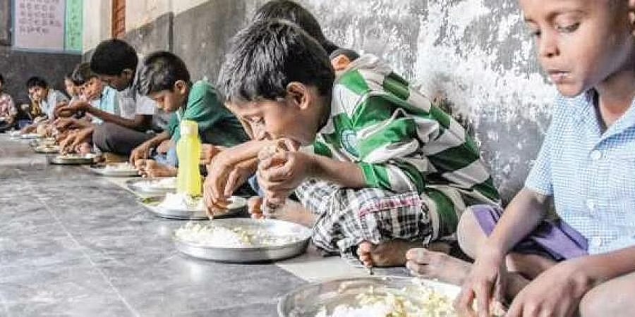 ಮಧ್ಯಾಹ್ನದ ಬಿಸಿಯೂಟ ಯೋಜನೆಯಲ್ಲಿ ಮಕ್ಕಳಿಗೆ ಮೊಟ್ಟೆ, ಶೇಂಗಾ ಚಿಕ್ಕಿ ಮತ್ತು ಬಾಳೆಹಣ್ಣು ಪೂರೈಕೆ!