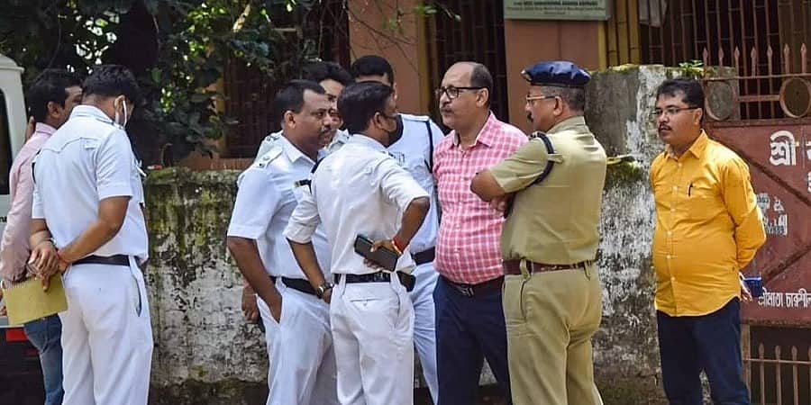 ಶಿಕ್ಷಕರ ನೇಮಕಾತಿ ಹಗರಣ: ಇಡಿಯಿಂದ ಪಶ್ಚಿಮ ಬಂಗಾಳ ಸಚಿವ ಪಾರ್ಥ ಚಟರ್ಜಿ, ಸಹಚರೆ ಅರ್ಪಿತಾ ಮುಖರ್ಜಿ ಬಂಧನ
