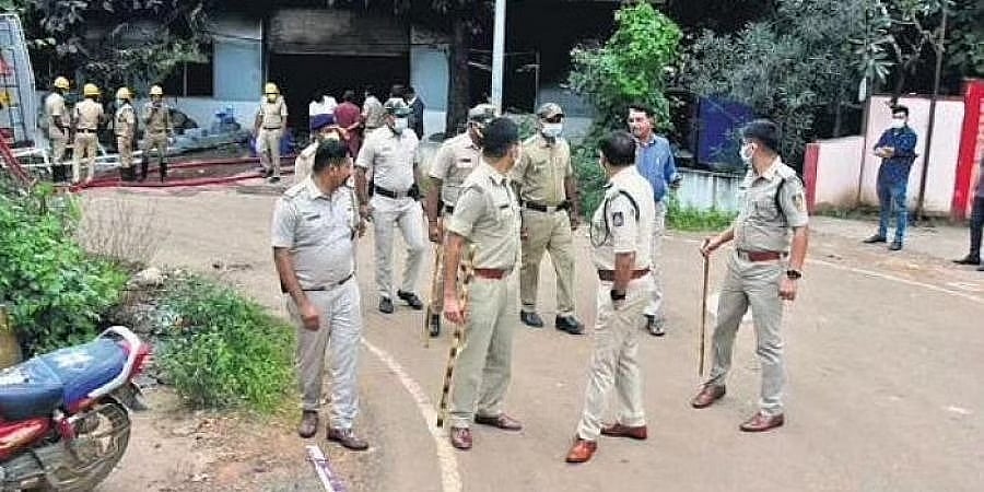 ಹುಬ್ಬಳ್ಳಿ: ಕ್ಯಾಂಡಲ್ ಫ್ಯಾಕ್ಟರಿಯಲ್ಲಿ ಬೆಂಕಿ ಅವಘಡ, 8 ಮಂದಿಗೆ ಗಾಯ, ಇಬ್ಬರ ಸ್ಥಿತಿ ಚಿಂತಾಜನಕ