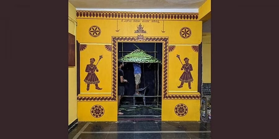 ಕ್ಷೀಣಿಸುತ್ತಿರುವ ದಕ್ಷಿಣ ಕನ್ನಡದ ಕಾವಿ ಕಲೆಯ ಉಳಿವಿಗಾಗಿ ಶ್ರಮಿಸುತ್ತಿರುವ ಕಲಾವಿದರು...