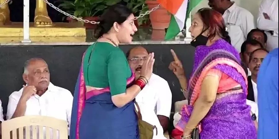 “ನೀವು ಕಾಂಗ್ರೆಸ್ ಬಿಟ್ಟು ಬಿಜೆಪಿಗೆ ಹೋದವರು, ಮತ್ಯಾಕೆ ಬಂದ್ರೀ?”: ನಟಿ ಭಾವನಾ ತಬ್ಬಿಬ್ಬು!