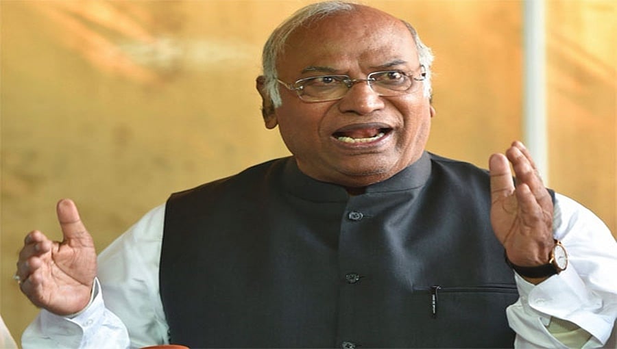 'ರಾಜಕೀಯ ಧರ್ಮ ಪಾಲನೆ ಮಾಡಿ': ಬೊಮ್ಮಾಯಿ ಸರ್ಕಾರಕ್ಕೆ ಮಲ್ಲಿಕಾರ್ಜುನ್ ಖರ್ಗೆ ಉಪದೇಶ