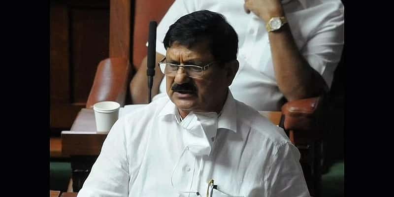 ಪಿಎಸ್ ಐ ನೇಮಕಾತಿ ಹಗರಣ: ಕಪಾಟಿನೊಳಗಿಂದ ಒಂದೊಂದೇ ಅಸ್ತಿಪಂಜರ ಹೊರಗೆ ಬೀಳುತ್ತಿವೆ; ಸಿದ್ದರಾಮಯ್ಯ, ರಾಹುಲ್ ವಾಗ್ದಾಳಿ