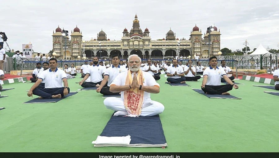ಮೈಸೂರಿನಲ್ಲಿ ಯೋಗಾಸನ, ಹೈದರಾಬಾದ್‌ನಲ್ಲಿ ಮಂಥನ: ಗೌರಿಶಂಕರದಷ್ಟು ಎತ್ತರ ಬಿಜೆಪಿ ಕುಟುಂಬ 'ಪರಿವಾರ ಪರ್ವತ'!