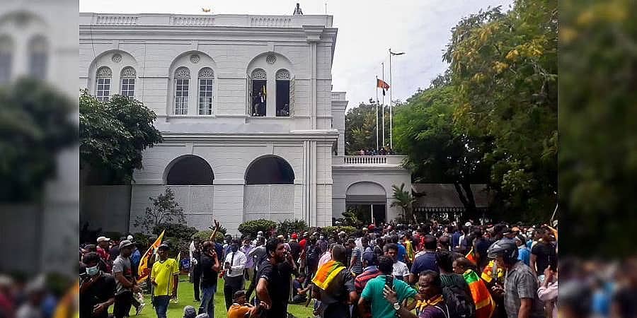 ‘ನಿಮ್ಮ ಭದ್ರಕೋಟೆ ಕುಸಿದಿದೆ, ರಾಜೀನಾಮೆ ನೀಡುವ ಘನತೆ ಇರಲಿ!’: ಶ್ರೀಲಂಕಾ ಅಧ್ಯಕ್ಷ ಗೋಟಾಬಯ ವಿರುದ್ಧ ಪ್ರತಿಭಟನೆಗೆ ಸನತ್ ಜಯಸೂರ್ಯ ಸಾಥ್