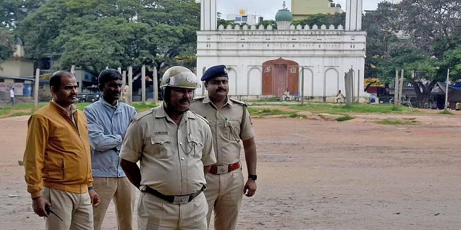 ಈದ್ಗಾ ಮೈದಾನ ವಿವಾದ: ಹಿಂದೂ ಸಂಘಟನೆಗಳೊಂದಿಗೆ ಶಾಂತಿ ಸಭೆ ನಡೆಸಿದ ಪೊಲೀಸರು