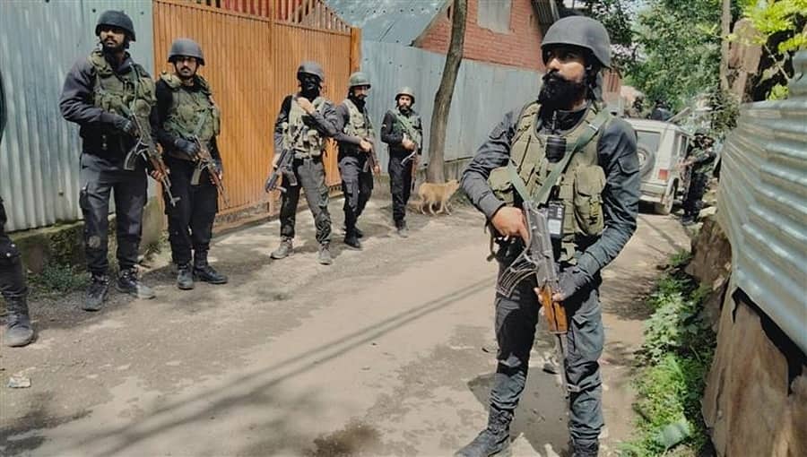 ಎನ್ ಕೌಂಟರ್ ವೇಳೆ ಸಿಕ್ಕಿಬಿದ್ದ ಕಾಶ್ಮೀರಿ ಪಂಡಿತ್ ರಾಹುಲ್ ಭಟ್, ಅಮರೀನ್ ಭಟ್ ಹಂತಕ!