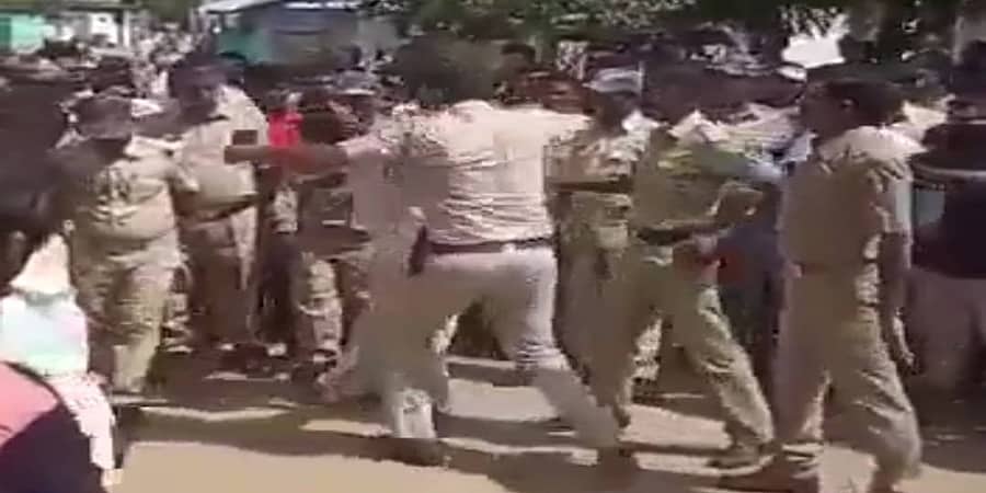 ಬಳ್ಳಾರಿಯಲ್ಲಿ ವ್ಯಕ್ತಿ ಮೇಲೆ ಹಲ್ಲೆ, ಪಿಎಸ್ ಐ ಅಮಾನತು, ಇಲಾಖಾ ತನಿಖೆಗೆ ಆದೇಶ