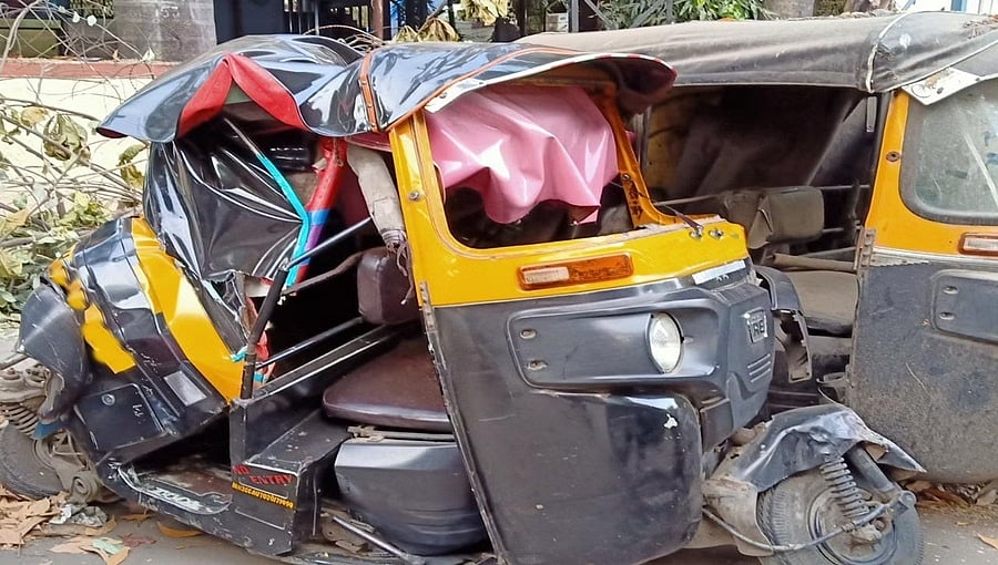 ಮಹಾರಾಷ್ಟ್ರದಲ್ಲಿ ಭೀಕರ ಅಪಘಾತ: ಆಟೋ ರಿಕ್ಷಾಗೆ ಕಾರು ಡಿಕ್ಕಿ; 6 ಮಂದಿ ದುರ್ಮರಣ!