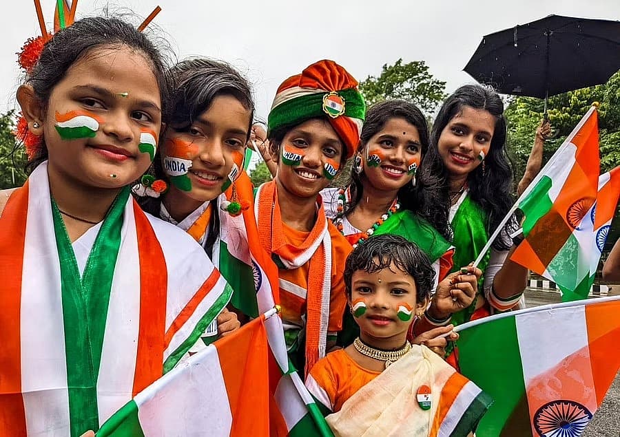 ಒಡಿಶಾದ ಭುವನೇಶ್ವರದಲ್ಲಿ 75 ನೇ ಸ್ವಾತಂತ್ರ್ಯ ದಿನಾಚರಣೆಗೂ ಮುನ್ನ ವಂದೇ ಮಾತರಂ ಎಂಬ ಸಾಮಾಜಿಕ ಕಾರ್ಯಕರ್ತರ ತಂಡ ದೇಶಭಕ್ತಿಯ ರೋಡ್ ಶೋ ಆಯೋಜಿಸಿತ್ತು.