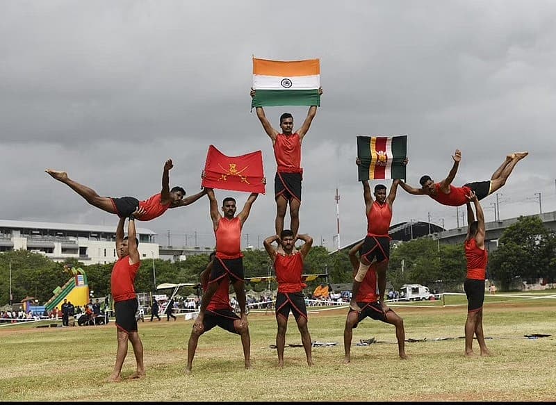 ಸಿಕಂದರಾಬಾದ್ ನಲಿ ಸೇನಾ ಪರೇಡ್ ಮೈದಾನದಲ್ಲಿ ಸ್ವಾತಂತ್ರ್ಯದ ಅಮೃತ ಮಹೋತ್ಸವದ ಉದ್ಘಾಟನೆಯ ಅಂಗವಾಗಿ  ಕಳರಿಪಯಟ್ಟು ಪ್ರದರ್ಶನ