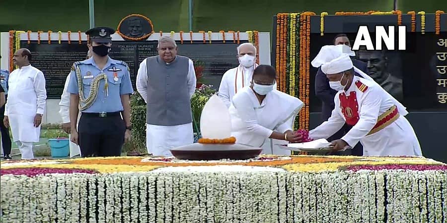 ಮಾಜಿ ಪ್ರಧಾನಿ ಅಟಲ್ ಬಿಹಾರಿ ವಾಜಪೇಯಿ 4ನೇ ವರ್ಷದ ಪುಣ್ಯತಿಥಿ: ರಾಷ್ಟ್ರಪತಿ, ಉಪ ರಾಷ್ಟ್ರಪತಿ, ಪ್ರಧಾನಿ ಸೇರಿ ಗಣ್ಯರಿಂದ ಗೌರವ ನಮನ