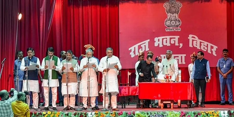 ಬಿಹಾರ ಸಂಪುಟ ಸಚಿವರಿಗೆ ಖಾತೆ ಹಂಚಿಕೆ: ಗೃಹ ಖಾತೆ ಉಳಿಸಿಕೊಂಡ ನಿತೀಶ್ ಕುಮಾರ್, ತೇಜಸ್ವಿ ಯಾದವ್ ಗೆ ಆರೋಗ್ಯ, ರಸ್ತೆ