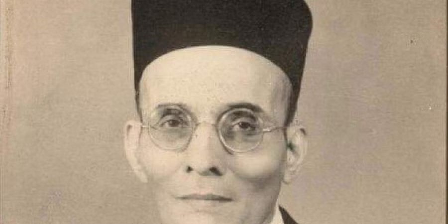 ಮಂಗಳೂರು: ಸ್ವಾತಂತ್ರ್ಯ ದಿನಾಚರಣೆ ಕಾರ್ಯಕ್ರಮದಲ್ಲಿ ಸಾವರ್ಕರ್ ಫೋಟೋಗೆ ಎಸ್ ಡಿಪಿಐ ಕಾರ್ಯಕರ್ತರ ಆಕ್ಷೇಪ, ಶಿಕ್ಷಕರಿಂದ ಕ್ಷಮೆ ಕೇಳಲು ಪಟ್ಟು