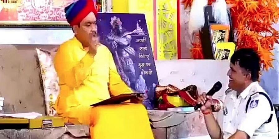 ಹತ್ಯೆ ಪ್ರಕರಣದ ತನಿಖೆಗೆ "ಬಾಬಾ" ಮಾರ್ಗದರ್ಶನ ಪಡೆದ ಮಧ್ಯಪ್ರದೇಶ ಪೊಲೀಸ್ ಅಧಿಕಾರಿ ಅಮಾನತು!