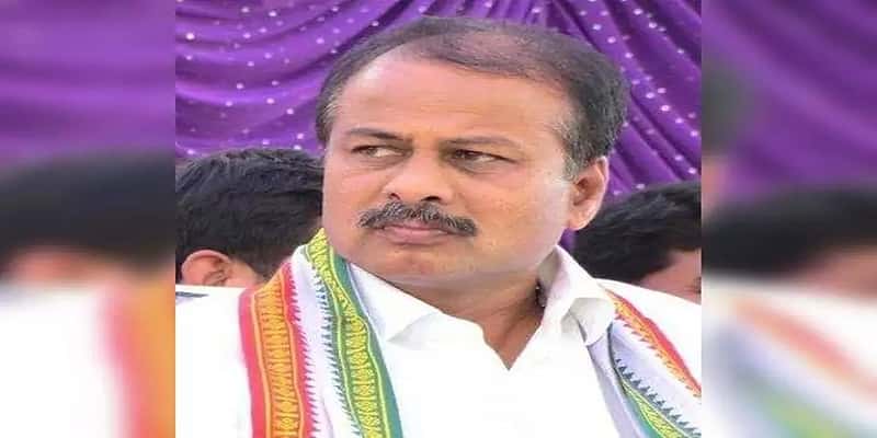 ಸಿದ್ದು ಕಾರಿನ ಮೇಲೆ ಮೊಟ್ಟೆ ಎಸೆತ ಪ್ರಕರಣ: ಗೃಹ ಸಚಿವರ ರಾಜೀನಾಮೆಗೆ ಆರ್ ಧ್ರುವ ನಾರಾಯಣ್ ಆಗ್ರಹ