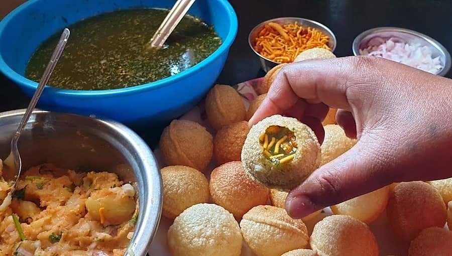 ಮಗಳಿಗೆ ಒಂದು ವರ್ಷ ತುಂಬಿದ ಸಂಭ್ರಮ: 1.01 ಲಕ್ಷ ಪಾನಿಪುರಿ ಉಚಿತವಾಗಿ ವಿತರಿಸಿದ ವ್ಯಕ್ತಿ!
