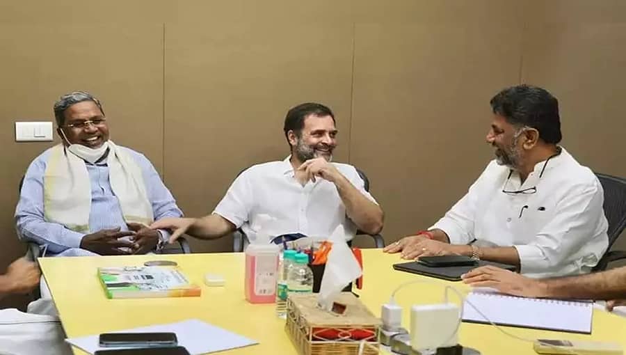 ಕಾಂಗ್ರೆಸ್ ಗೆ ರಾಜಕೀಯ ವೇದಿಕೆಯಾಗಲಿದ್ಯಾ ಸಿದ್ದರಾಮೋತ್ಸವ? ಒಂದೇ ಫ್ಲೈಟ್ ನಲ್ಲಿ ರಾಹುಲ್ -ಡಿಕೆಶಿ ಆಗಮನ; ಚುನಾವಣೆ ಸಂಬಂಧ ಚರ್ಚೆ?