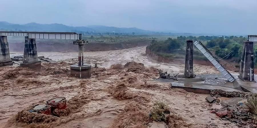 ಹಿಮಾಚಲ ಪ್ರದೇಶ: ಪ್ರವಾಹ, ಭೂ ಕುಸಿತದಲ್ಲಿ ಆರು ಜನರ ಸಾವು, 14 ಮಂದಿ ಕಣ್ಮರೆ