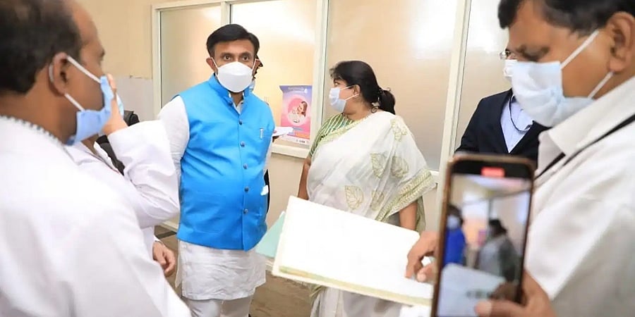 ಇನ್ಮುಂದೆ ಆಸ್ಪತ್ರೆಯಲ್ಲಿ ರೋಗಿಗಳು ಕ್ಯೂ ನಿಲ್ಲಬೇಕಿಲ್ಲ, ಆನ್ಲೈನ್ ನೋಂದಣಿ ಜಾರಿ: ಸಚಿವ ಸುಧಾಕರ್