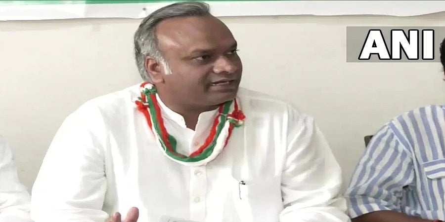 ಧರ್ಮದ ಆಧಾರದ ಮೇಲೆ ದೇಶ ವಿಭಜನೆಗೆ ಮೊದಲು ಧ್ವನಿ ಎತ್ತಿದ್ದೇ ಸಾವರ್ಕರ್: ಪ್ರಿಯಾಂಕ್ ಖರ್ಗೆ
