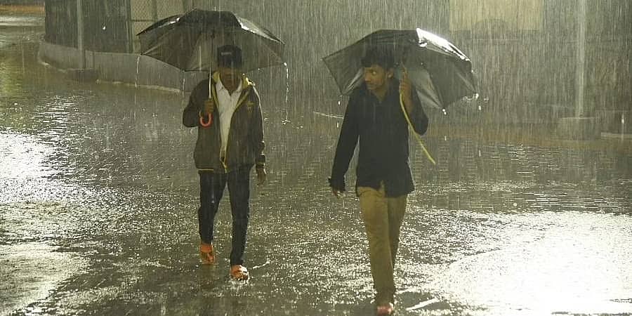 ಶುಕ್ರವಾರ ಬೆಳಗ್ಗೆ ಮೂರು ಗಂಟೆಗಳಲ್ಲಿಯೇ ಬೆಂಗಳೂರಿನಲ್ಲಿ 41 ಮಿಮೀ ಮಳೆ