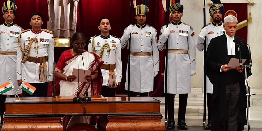 ಸುಪ್ರೀಂ ಕೋರ್ಟ್ ನ 49ನೇ ಮುಖ್ಯ ನ್ಯಾಯಾಧೀಶರಾಗಿ ನ್ಯಾ. ಯು ಯು ಲಲಿತ್ ಪ್ರಮಾಣ ವಚನ ಸ್ವೀಕಾರ