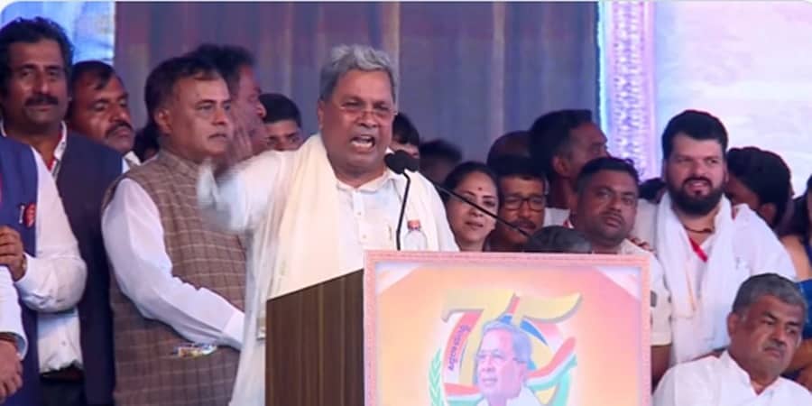 ಕೇಂದ್ರ, ರಾಜ್ಯದಲ್ಲಿ ಬಿಜೆಪಿಯಿಂದ ದ್ವೇಷದ ರಾಜಕಾರಣ: ಸಂವಿಧಾನ ಬದಲಿಸಲು ಜನ ಬಿಡಲ್ಲ- ಸಿದ್ದು ಗುಡುಗು