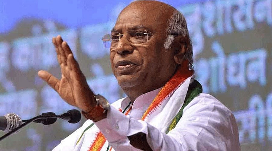 ದಾವಣಗೆರೆಯಲ್ಲಿ ನಡೆಯುತ್ತಿರುವ ಸಿದ್ದರಾಮಯ್ಯ ಅಮೃತ ಮಹೋತ್ಸವ ಕಾರ್ಯಕ್ರಮಕ್ಕೆ ಮಲ್ಲಿಕಾರ್ಜುನ ಖರ್ಗೆ ಗೈರು!