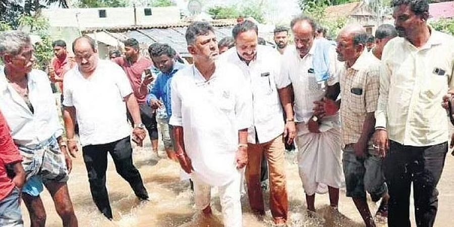 ಬೆಂಗಳೂರು-ಮೈಸೂರು ಹೆದ್ದಾರಿ ಜಲಾವೃತ: ಇಂಜಿನಿಯರ್ ಗಳಿಗೆ ಪ್ರಶಸ್ತಿ ಕೊಡಬೇಕು- ಡಿಕೆ ಶಿವಕುಮಾರ್