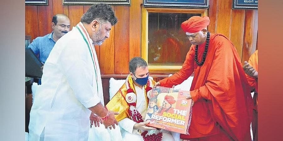 ರಾಹುಲ್ ಗಾಂಧಿ ಮುರುಘಾ ಮಠಕ್ಕೆ ಭೇಟಿ: 2023ರ ವಿಧಾನಸಭೆ ಚುನಾವಣೆಯಲ್ಲಿ ಲಿಂಗಾಯತ ಸಮುದಾಯ ಮತ ಸೆಳೆಯುವ ತಂತ್ರವೇ?