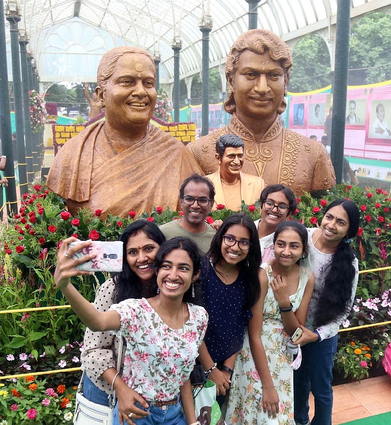 ಪ್ರದರ್ಶಕರ ನಡುವೆ ಸ್ಪರ್ಧೆ ಆಯೋಜಿಸಲಾಗಿದ್ದು, ವಿಜೇತರಿಗೆ ಟ್ರೋಫಿ ನೀಡಲಾಗುತ್ತದೆ ಎಂದು ತೋಟಗಾರಿಕಾ ಇಲಾಖೆ ಅಧಿಕಾರಿಗಳು ಮಾಹಿತಿ ನೀಡಿದ್ದಾರೆ.