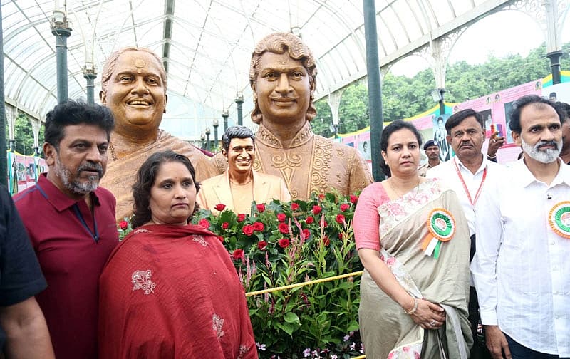 ಶಕ್ತಿ ಧಾಮದ ಮಾದರಿಯನ್ನು ನಿರ್ಮಿಸುವುದಕ್ಕಾಗಿ 1.60 ಲಕ್ಷ ಗುಲಾಬಿ ಹಾಗೂ 40,000ಕ್ರೈಸಾಂಥೆಮಮ್ ಗಳ ಬಳಕೆಯಾಗಿದೆ.