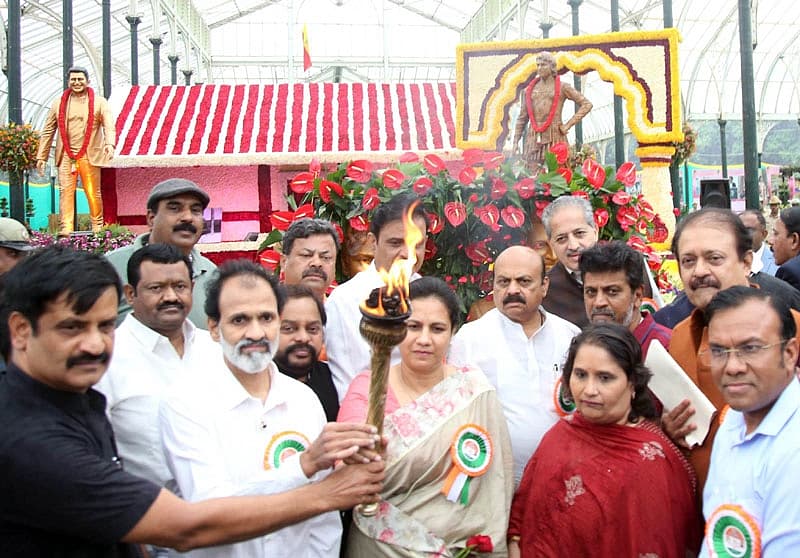 212 ನೇ ಪುಷ್ಪ ಪ್ರದರ್ಶನ ಆ.5 ರಿಂದ 15 ವರೆಗೆ ಆಯೋಜನೆಗೊಂಡಿದ್ದು ಸಿಎಂ ಬಸವರಾಜ ಬೊಮ್ಮಾಯಿ ಪುಷ್ಪ ಪ್ರದರ್ಶನಕ್ಕೆ ಚಾಲನೆ ನೀಡಿದರು.