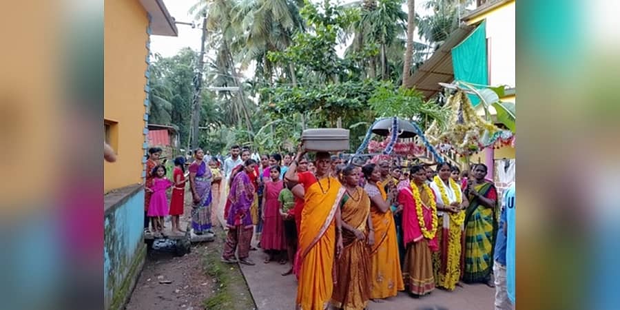 ಈ ವಿವಾಹದಲ್ಲಿ ವಧು-ವರ ಇಲ್ಲ ಬದಲಿಗೆ ವಧು-ವಧು: ಉತ್ತರ ಕನ್ನಡ ಜಿಲ್ಲೆಯ ಹಾಲಕ್ಕಿ ಒಕ್ಕಲಿಗ ಸಮುದಾಯದಲ್ಲಿ ವಿಶಿಷ್ಟ ಆಚರಣೆ