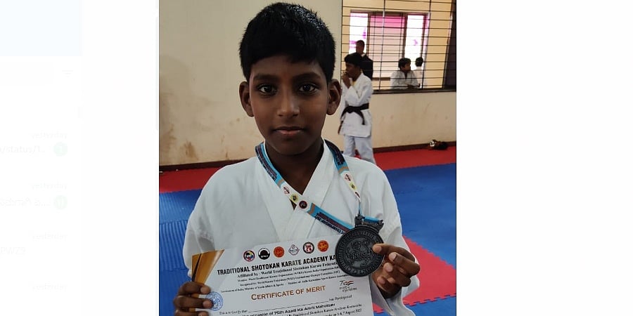 ರಾಜ್ಯಮಟ್ಟದ ಕರಾಟೆ ಚಾಂಪಿಯನ್ ಶಿಪ್: ದ್ವಿತೀಯ ಸ್ಥಾನ ಪಡೆದ ಅಭಿನವ್ ಬಳ್ಳಾರಿ