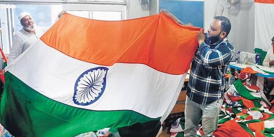 5 ಲಕ್ಷ ಮುಸ್ಲಿಂ ಮನೆಗಳು, ಮದರಸಾ, ದರ್ಗಾಗಳಲ್ಲಿ ತ್ರಿವರ್ಣ ಧ್ವಜ ಹಾರಿಸಲು ಬಿಜೆಪಿ ತಯಾರಿ